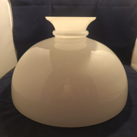 Originele oude opaal glans wit olielamp kap diameter 40cm