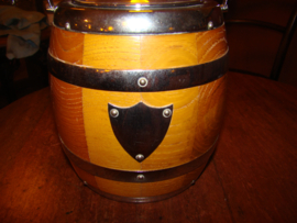 Vintage koekpot of biscuitbarrel of ijsemmer.Laminated Lancraft Woodware.