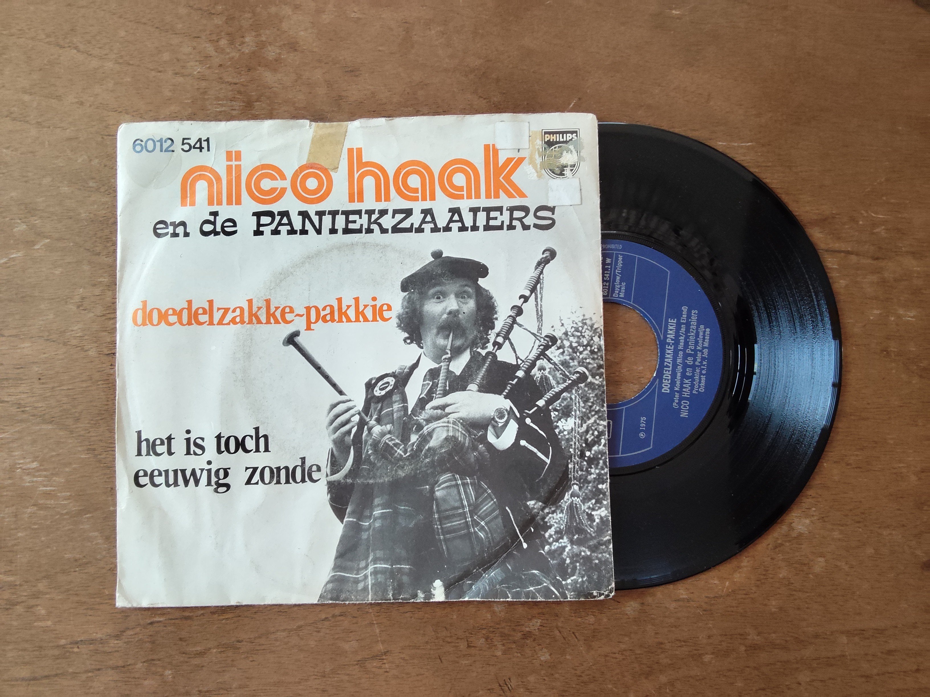 Nico Haak met Doedelzakkie-pakkie 1975 Single nr S20256993