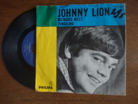 Johnny Lion met Niemand weet 1966 Single nr S20211277