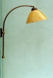 Wandlamp grote boog oud bruin met gemarmerde kap calimero 26cm nr 565.02
