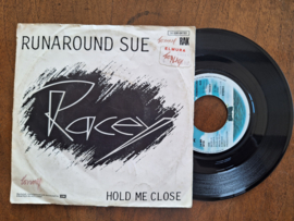 Racey met Runaround Sue 1980 Single nr S20232820