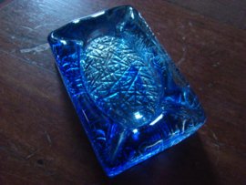 Glazen asbak van blauw glas