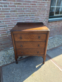 Engels eiken ladenkast 3-laden h-97,5cm met opstand en kraaldeel 1930-1940 nr K202427