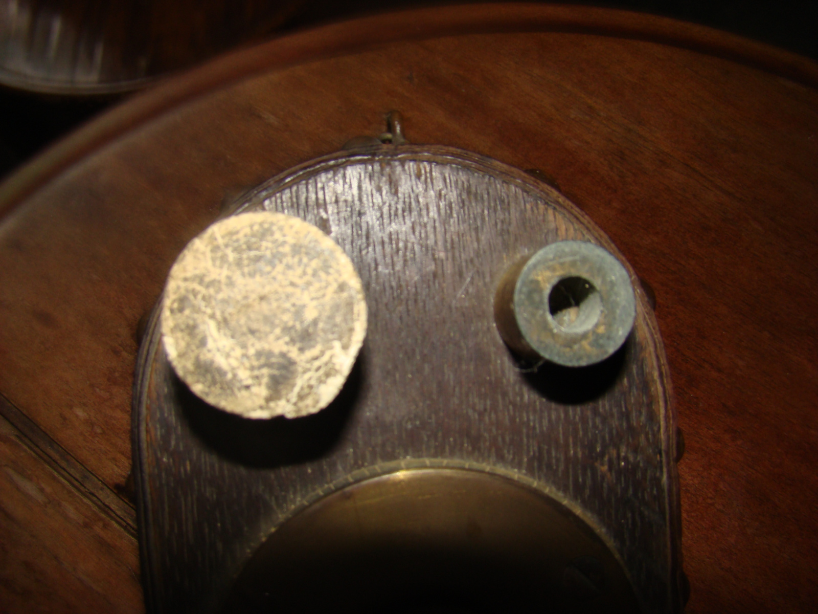 Blaasbalg of voetpomp hout en messing.
