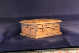 Sieraden kistje handgemaakt houtsnijwerk klein b-12cm nr 1812A