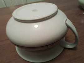 Antieke po of nachtspiegel wit,groen,lila. Burleigh Ware.