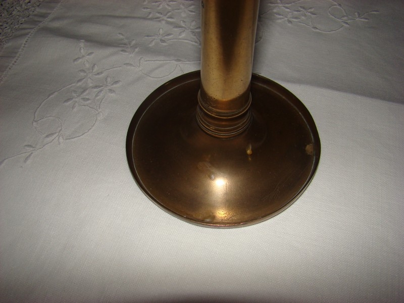 Strakke antieke messing kandelaar