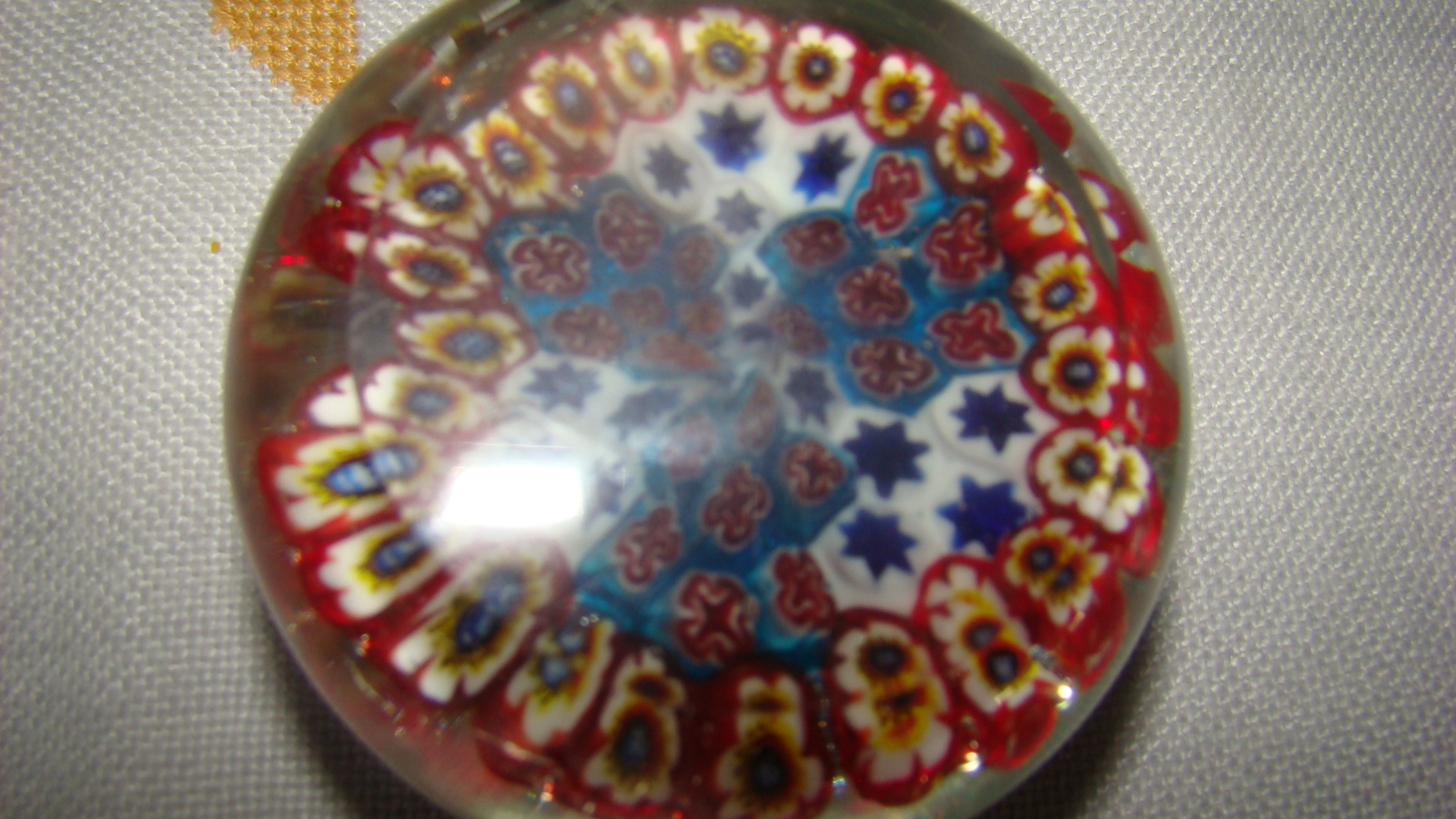 Presse-papier millefiori.