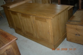 Oud grenen dressoir 3-deurs