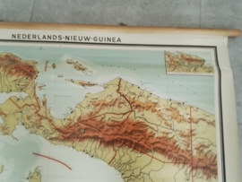 Oude schoolkaart Nederlads-Nieuw- Guinea.