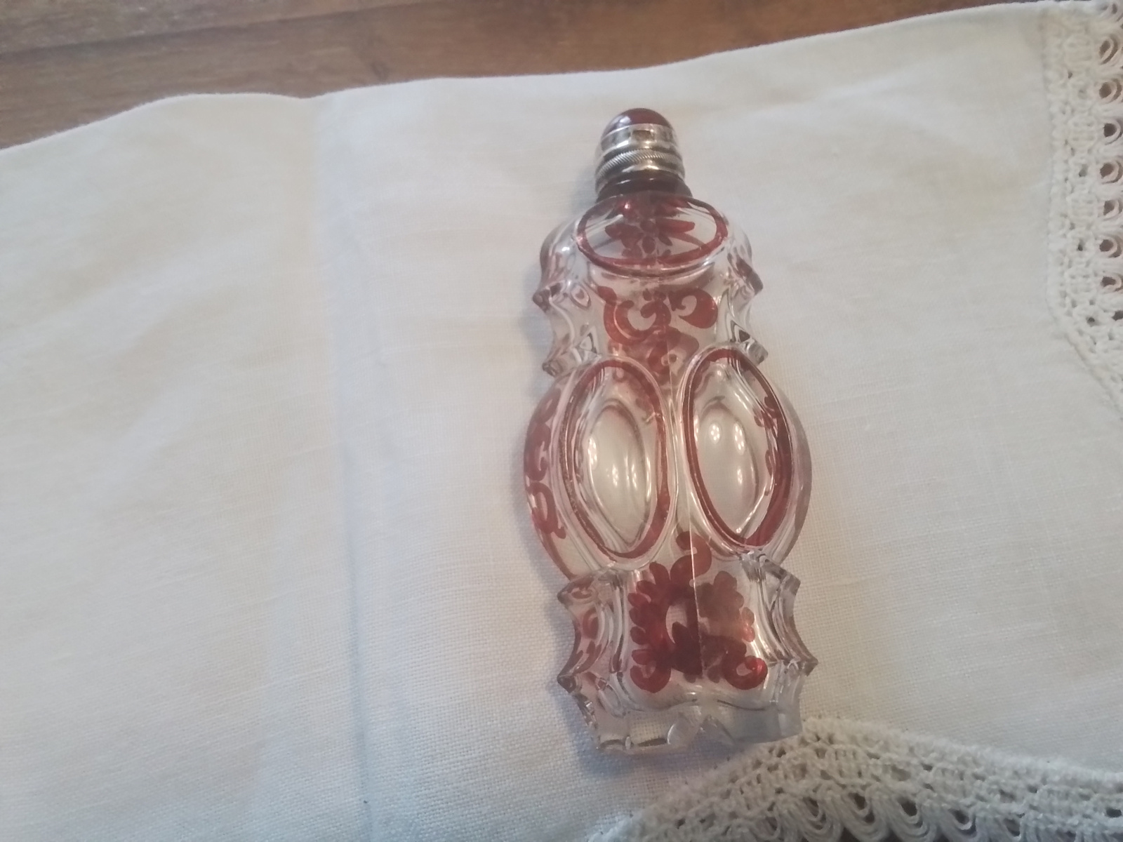 Kristallen Parfumflacon met rood.
