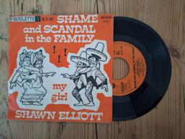Shawn Elliott met Shame and scandal in the family 1965 Single nr S20222040