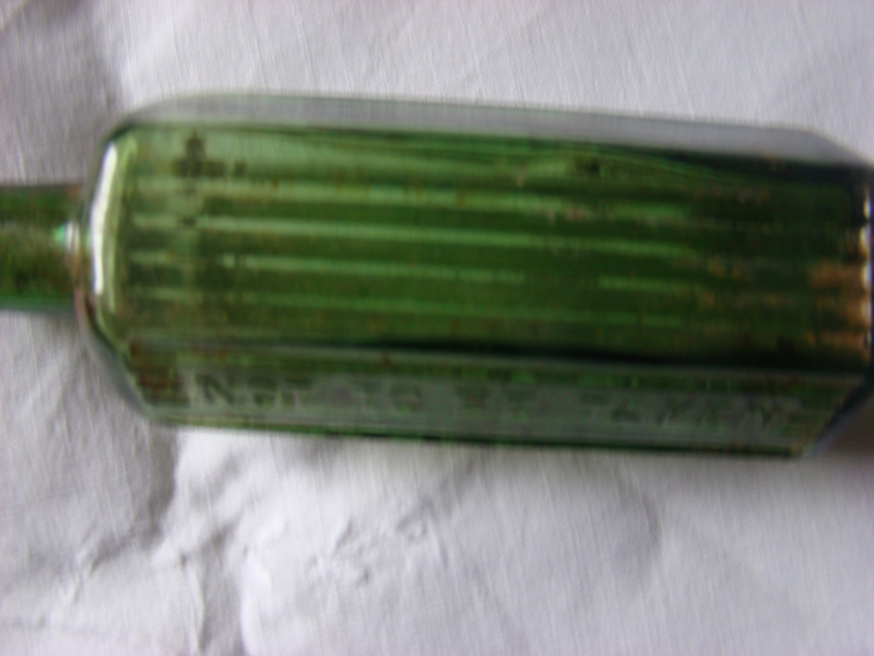 Verpersoonlijking verachten alledaags Groen glazen medicijnflesje | Gekleurd glas en bewerkt glas oud |  ameliahoeve