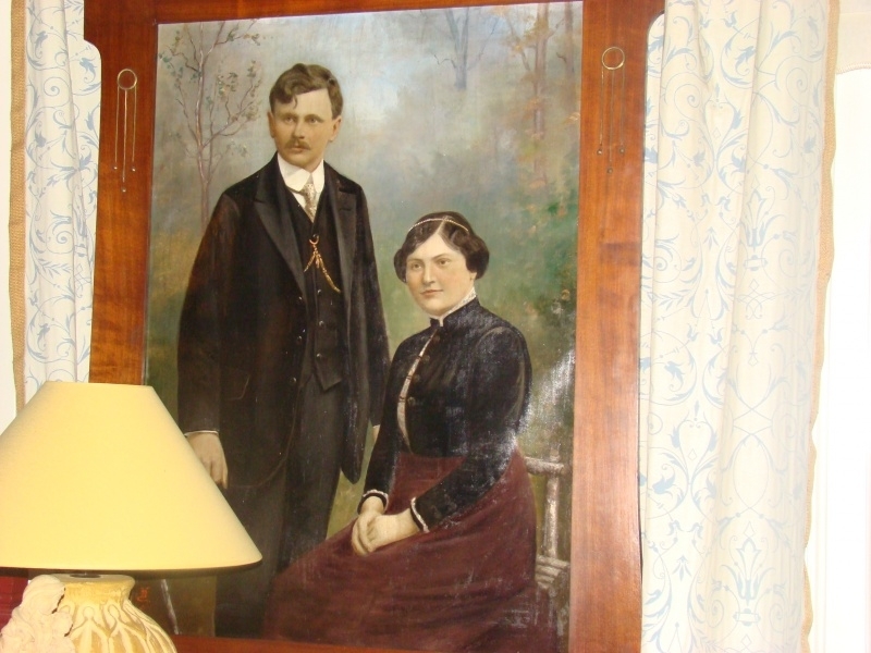 Oud schilderij , portret van man en vrouw  of echtpaar in art deco lijst.