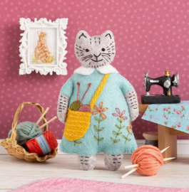 Mrs. Cat Loves knitting