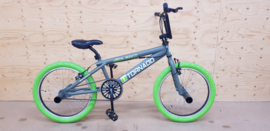 BMX Freestyle / Crossfiets BUGATTI TORNADO leger groen / groene banden