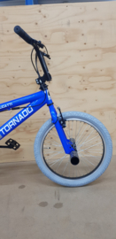 BMX Freestyle / Crossfiets BUGATTI TORNADO GTI glans blauw / grijze banden