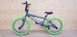 BMX Freestyle / Crossfiets BUGATTI TORNADO leger groen / groene banden