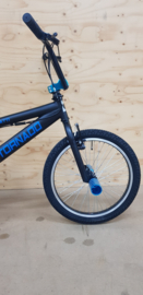 BMX Freestyle / Crossfiets BUGATTI TORNADO mat zwart / blauwe details