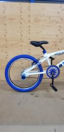 BMX Freestyle / Crossfiets BUGATTI TORNADO glans wit / blauwe banden