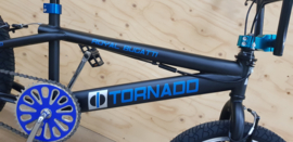 BMX Freestyle / Crossfiets BUGATTI TORNADO mat zwart / blauwe details