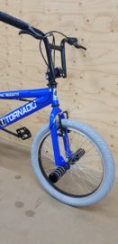 BMX Freestyle / Crossfiets BUGATTI TORNADO GTI glans blauw / grijze banden