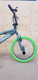 BMX Freestyle / Crossfiets BUGATTI TORNADO leger groen / groene banden