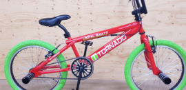 BMX Freestyle / Crossfiets BUGATTI TORNADO glans rood / groene banden