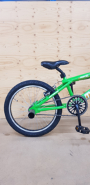 BMX Freestyle / Crossfiets BUGATTI TORNADO dundy glans groen / zwarte details