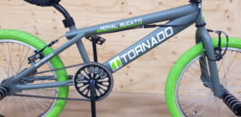 BMX Freestyle / Crossfiets BUGATTI TORNADO leger groen / groene banden