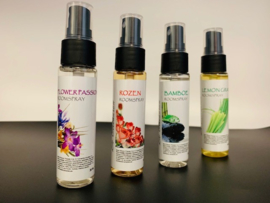 Roomspray Doosje (NR.2)  16 x 30 ml ( 4x4 geuren- bamboe, rozen, lemon grass, flower passion)