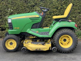 John Deere X748