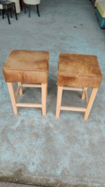 2x barkruk 40x40cm, 65cm hoog