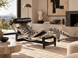 CORBUSIER LC4  LIGKUSSEN IN ZEBRAPRINT KOEIENHUID INCL. BINNENKUSSEN