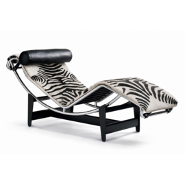 CORBUSIER LC4  LIGKUSSEN IN ZEBRAPRINT KOEIENHUID INCL. BINNENKUSSEN
