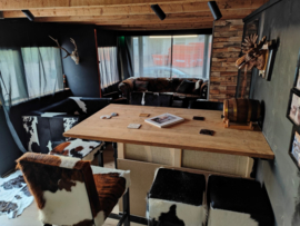 Koeienhuid chalet showroom