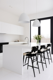 Gerrit  industriële barkruk, zwartwit koeienhuid