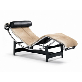 CORBUSIER LC4  LIGKUSSEN IN  BEIGE  KOEIENHUID INCL. BINNENKUSSEN