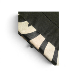 CORBUSIER LC4  LIGKUSSEN IN ZEBRAPRINT KOEIENHUID INCL. BINNENKUSSEN