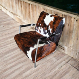 Emma fauteuil in echt tricolor koeienhuid
