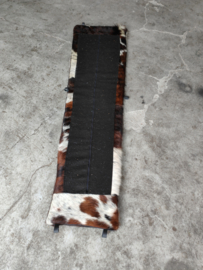 Uit voorraad leverbaar, Corbusier LC4 kussen in tricolor koeienhuid