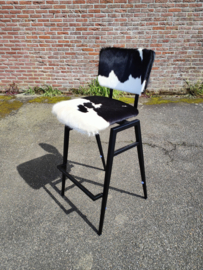 Gerrit  industriële barkruk, zwartwit koeienhuid