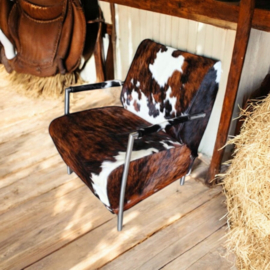Emma fauteuil in echt tricolor koeienhuid