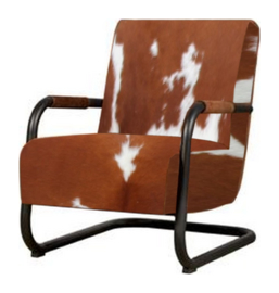 Riva fauteuil in rood/bruin met wit koeienhuid