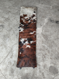 Uit voorraad leverbaar, Corbusier LC4 kussen in tricolor koeienhuid