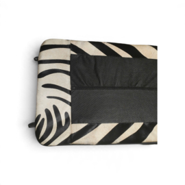 CORBUSIER LC4  LIGKUSSEN IN ZEBRAPRINT KOEIENHUID INCL. BINNENKUSSEN