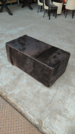 Poef 100x50cm in zwart koeienhuid