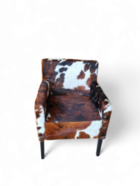 Brook Armstoel in tricolor koeienhuid