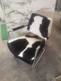 Zane fauteuil in zwartwit koeienhuid
